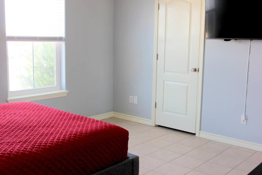 Spacious Home, Short Walk To Beach, Heated Pool! 코퍼스크리스티 외부 사진