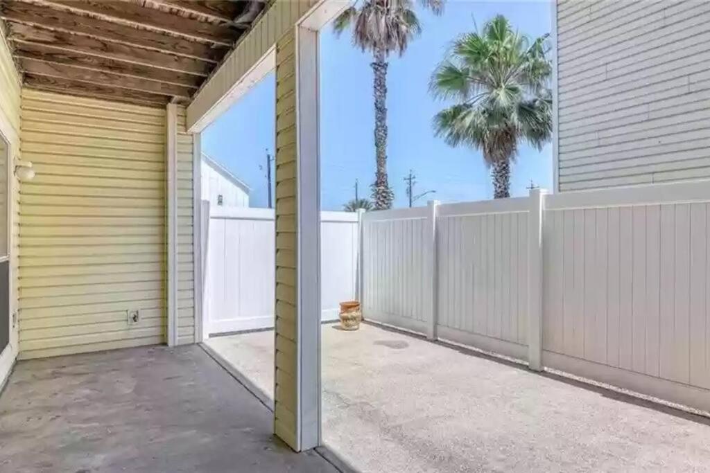Spacious Home, Short Walk To Beach, Heated Pool! 코퍼스크리스티 외부 사진