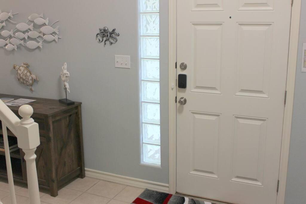 Spacious Home, Short Walk To Beach, Heated Pool! 코퍼스크리스티 외부 사진
