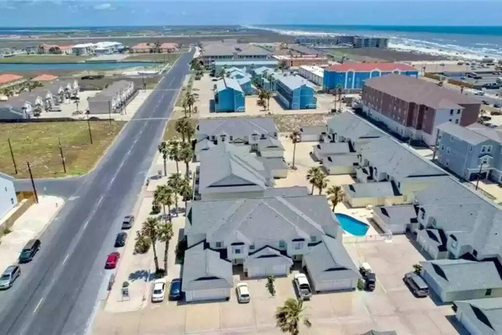 Spacious Home, Short Walk To Beach, Heated Pool! 코퍼스크리스티 외부 사진